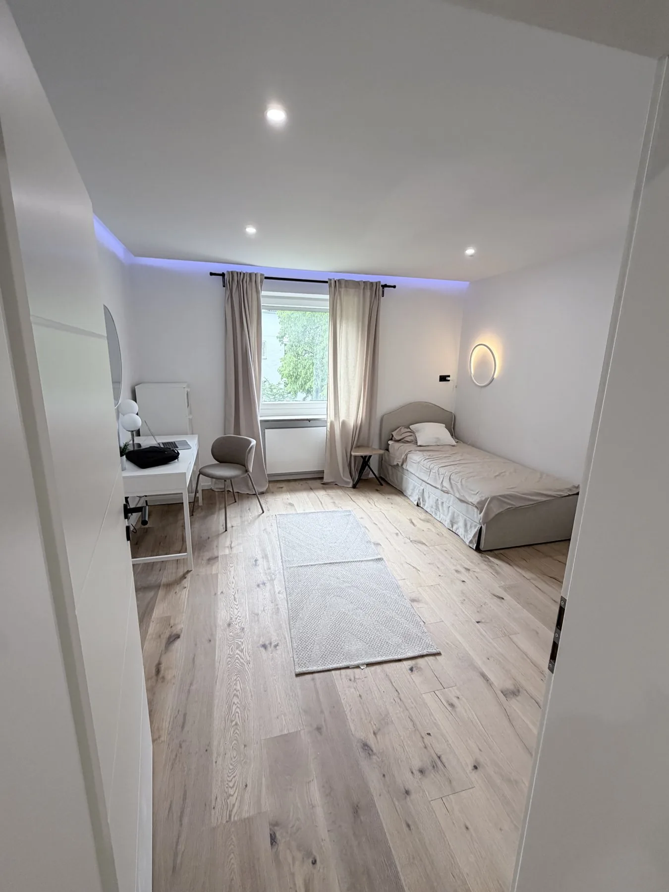 Frisch verlegter Holzboden in einer Münchner Wohnung durch Isar Constructions